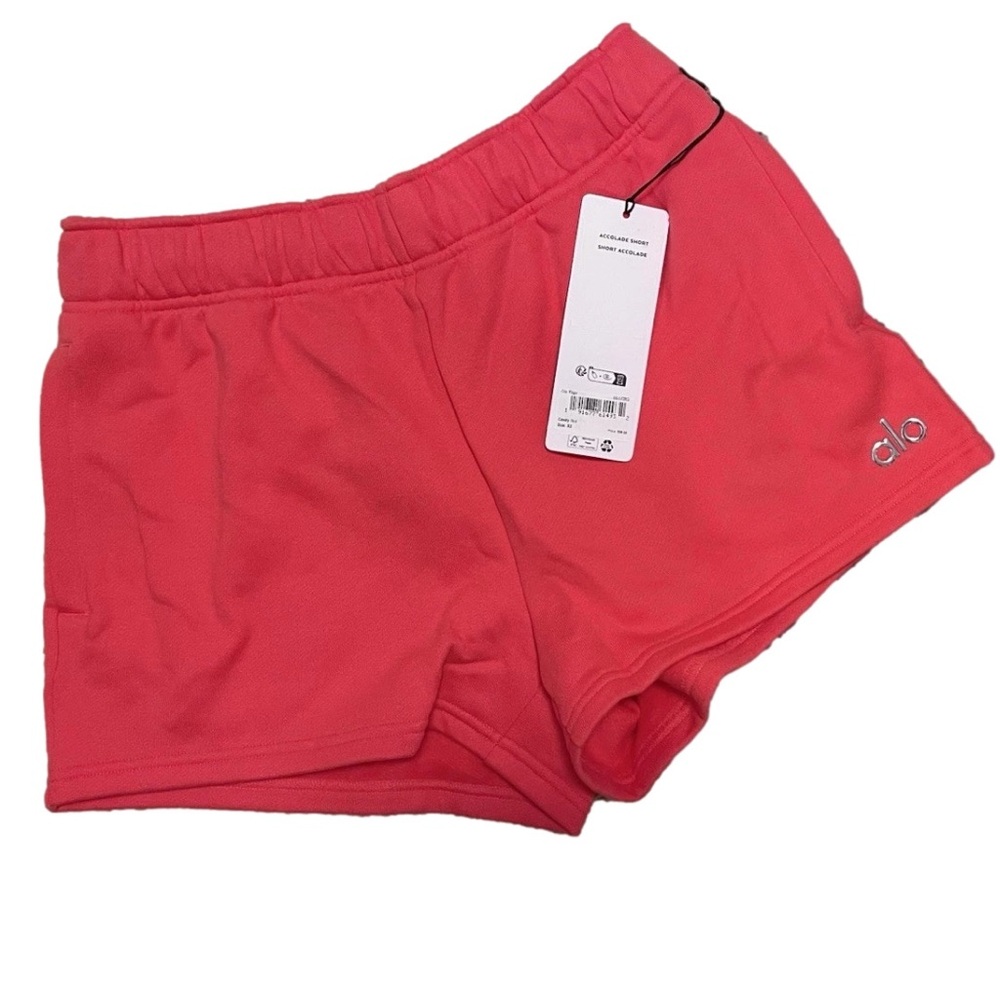 SAME DAY SHIP! NWT ALO YOGA AUTHENTIC YOGA CANDY RED ACCOLADE SHORTS match game - Picture 2 of 8